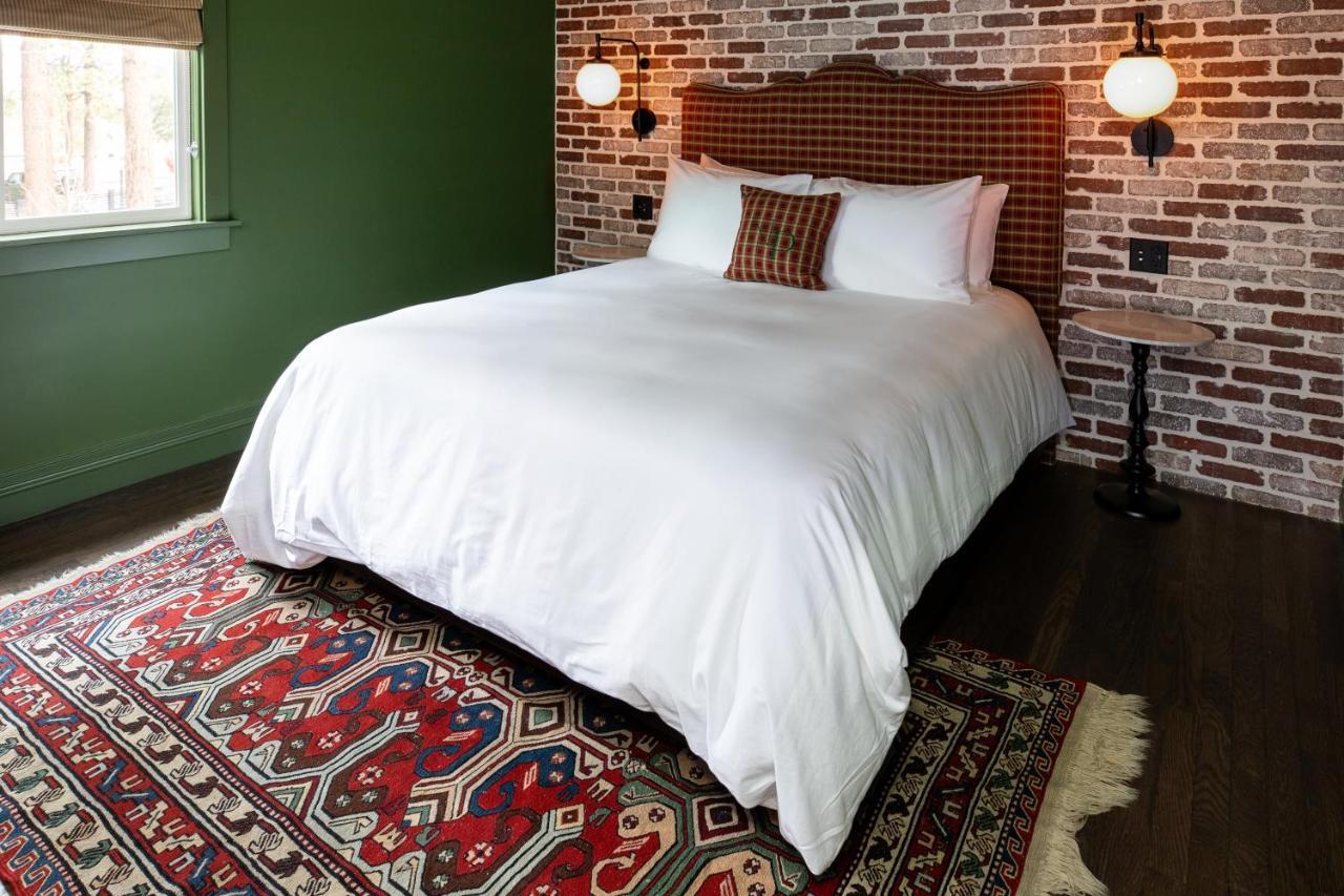 Np Boutique Lodge Биг Бэар Лейк Номер фото