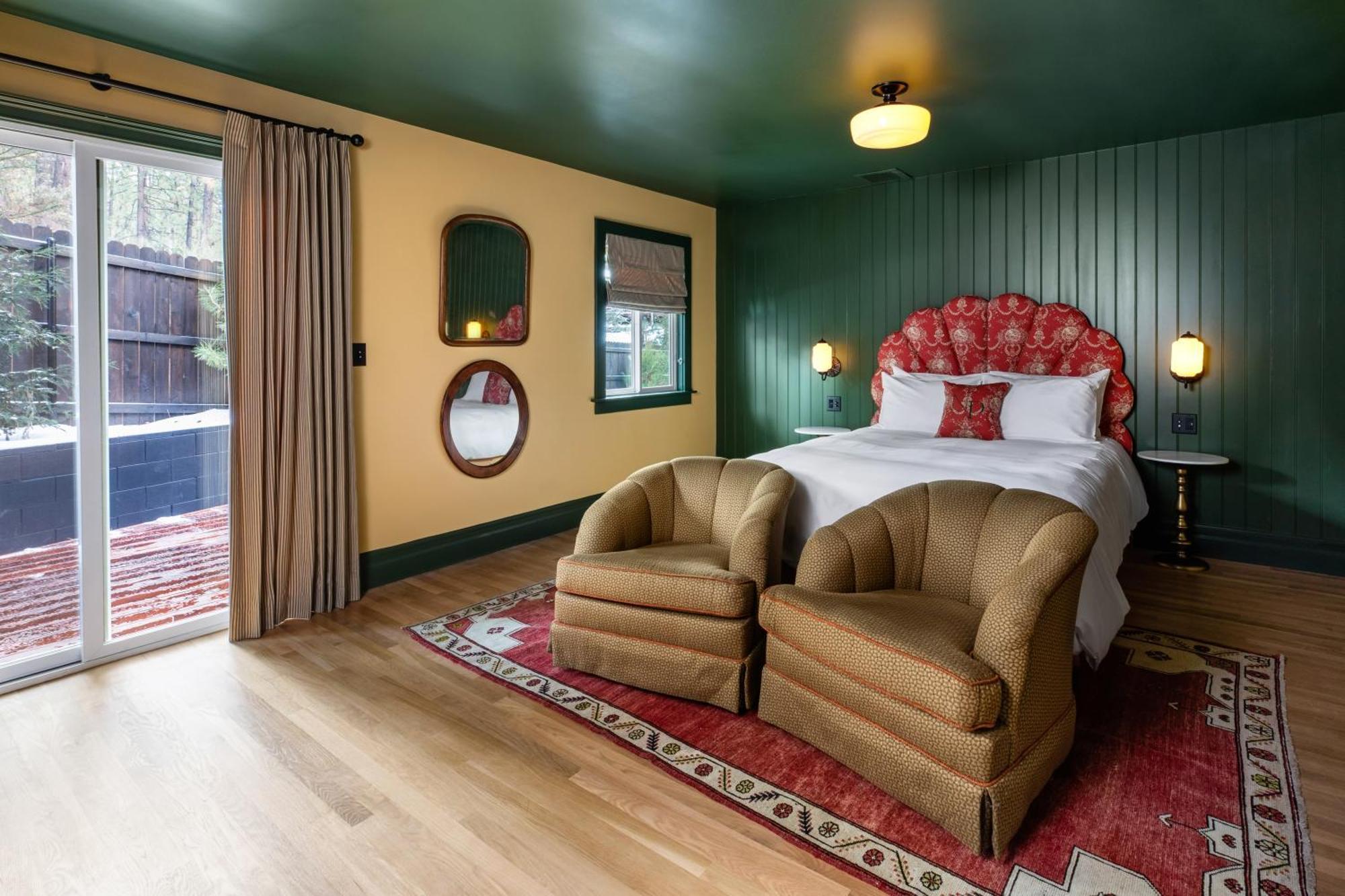 Np Boutique Lodge Биг Бэар Лейк Номер фото